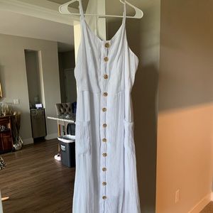 White 2x dress with tan buttons